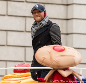 Cole Swindell Macys Parade DSC4506